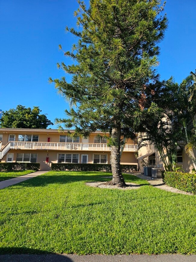 Building Photo - 114 Norwich E