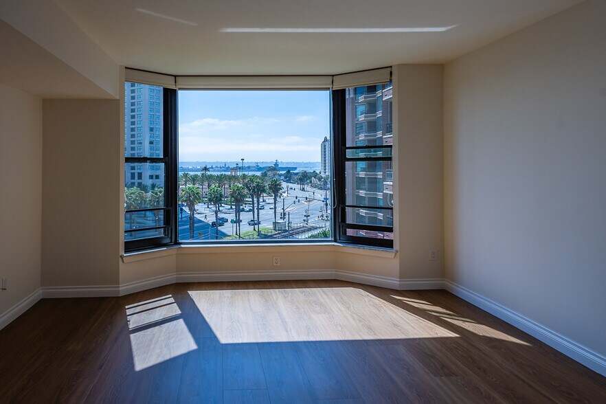Building Photo - 500 W Harbor Dr