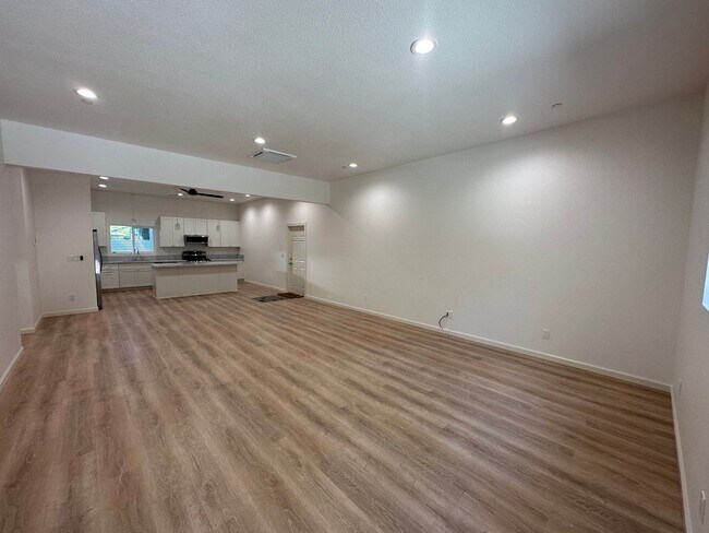 Building Photo - Newly Renovated 3 Bedroom 2 Bathroom Close to Town