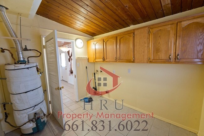 Building Photo - NE-Bakersfield 3 bedrooms 1 baths