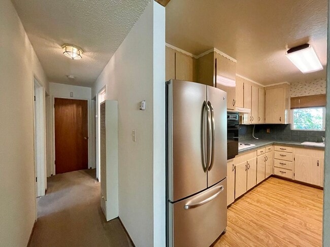 Building Photo - 3063 Linda Vista Ave