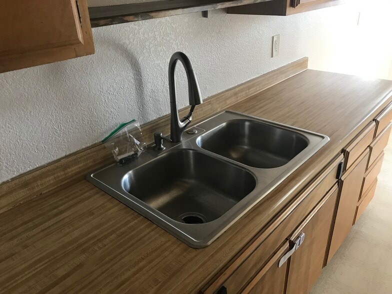 Kitchen - 6980 Adams Ave