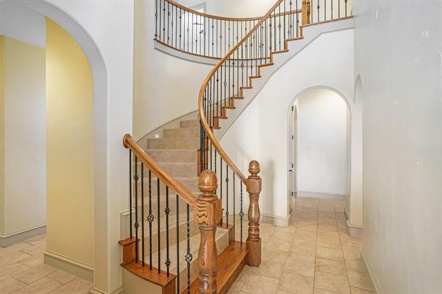 Building Photo - 7713 Lakeview Cir