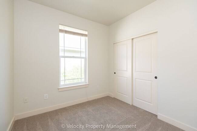 Building Photo - M56