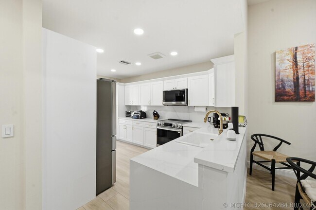 Building Photo - 10775 Waterberry Dr
