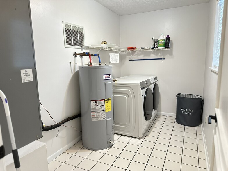 Building Photo - 1294 Old Newport Hwy