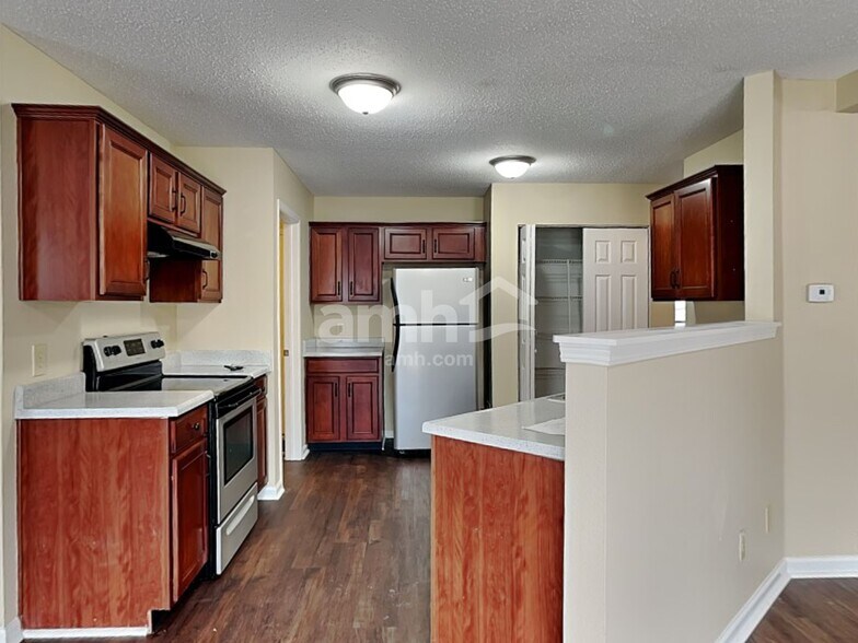 Building Photo - 933 Balto Dr