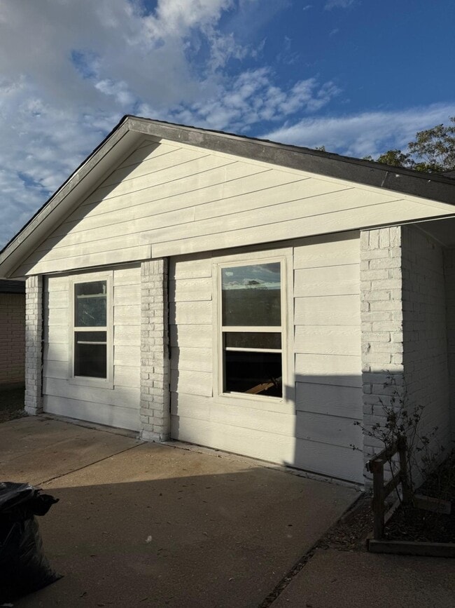 Building Photo - 7622 Williams St