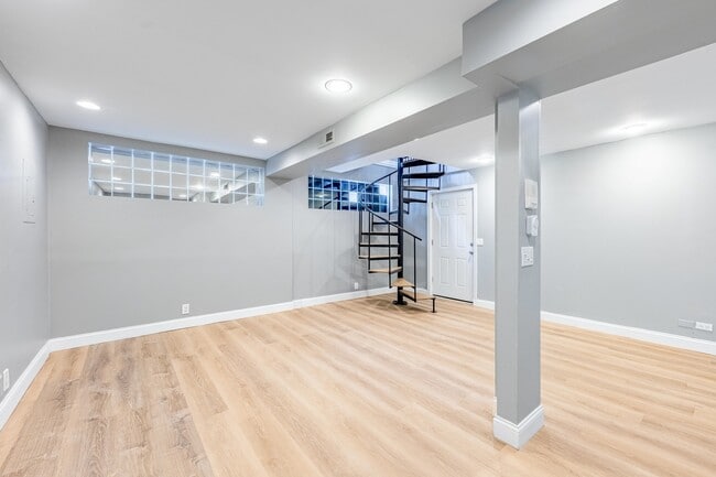 Building Photo - 1519 W Thomas St