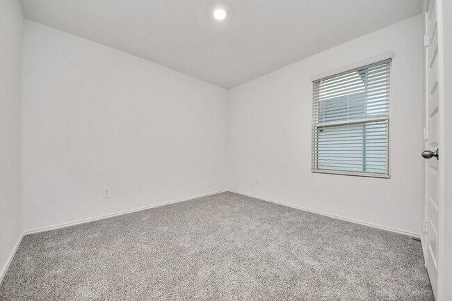 Building Photo - 2227 Laurel Bloom Ln