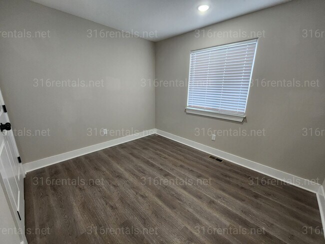 Building Photo - 5258 N Plumthicket St