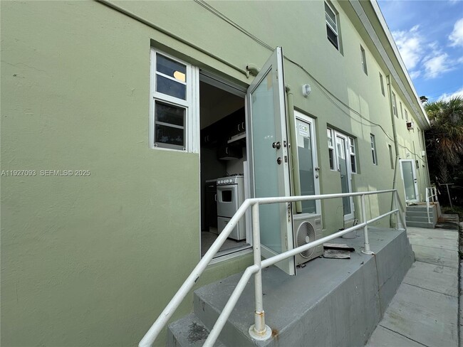 Building Photo - 1540 Euclid Ave