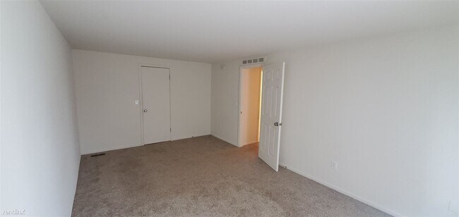 Building Photo - 2 br, 1 bath Condo - 50031 S Benny Ct