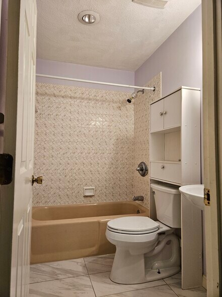 Building Photo - 310 Brook Village Rd