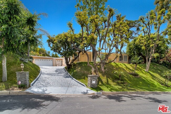 Primary Photo - 3835 Sapphire Dr