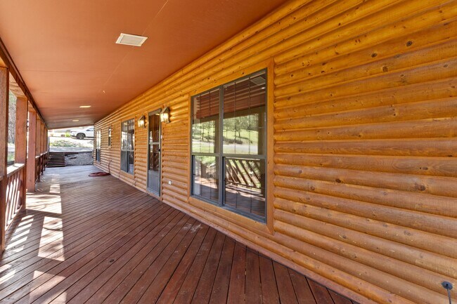 Building Photo - 103 E Miller Ct