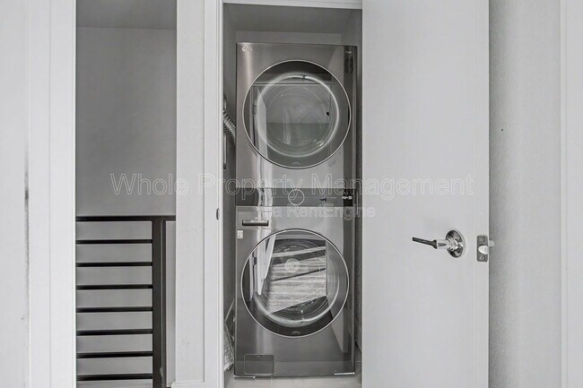 Building Photo - 5651 W 11th Pl