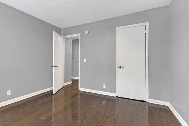 Building Photo - Charming Duplex in Prime Walkable 12 South Location!