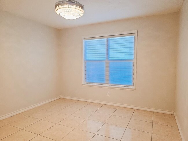 Building Photo - 233 Rancho Viejo Dr