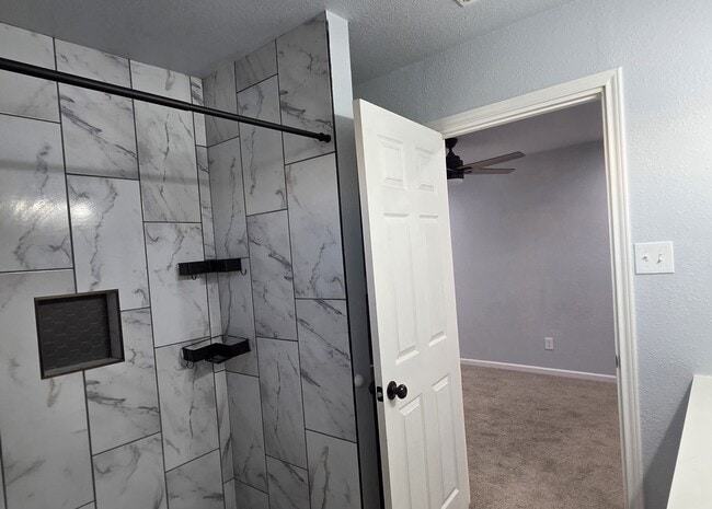 Building Photo - 2001 N Lincoln Ave