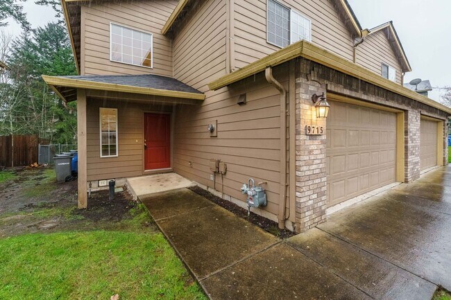 Building Photo - Recently Updated 3 Bedroom 2.5 Bath Duplex - Located in Convenient Hazel Dell Neighborhood