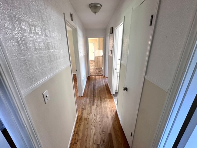 Building Photo - 3 Bedrooms, 2 Bathrooms - House in Armuchee!