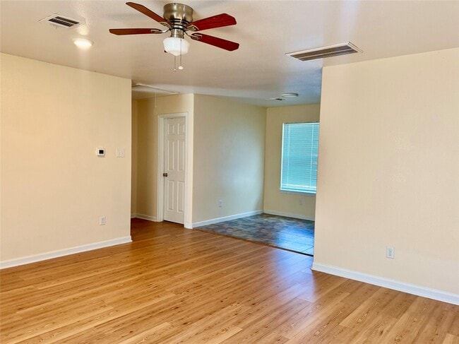 Building Photo - 711 Hahlo St