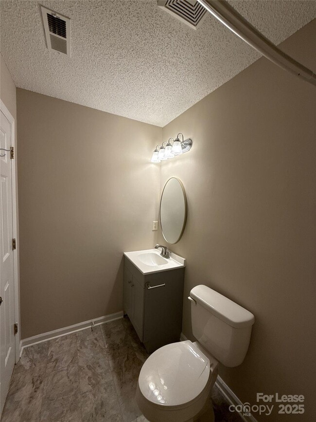 Building Photo - 517 Iverson Way