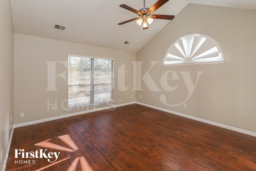 Building Photo - 10706 Trumble Ln