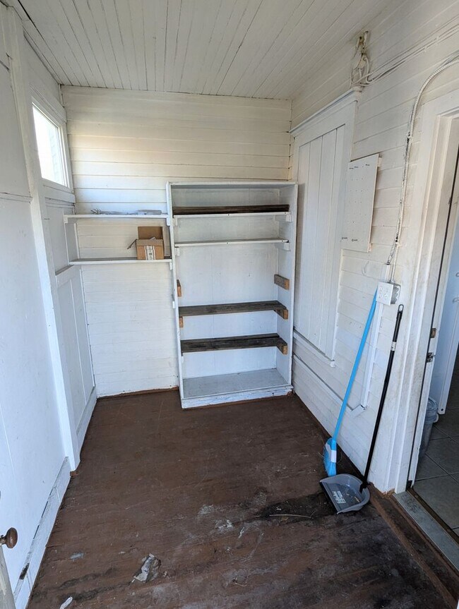 Building Photo - 18-20 W. Southern Avenue