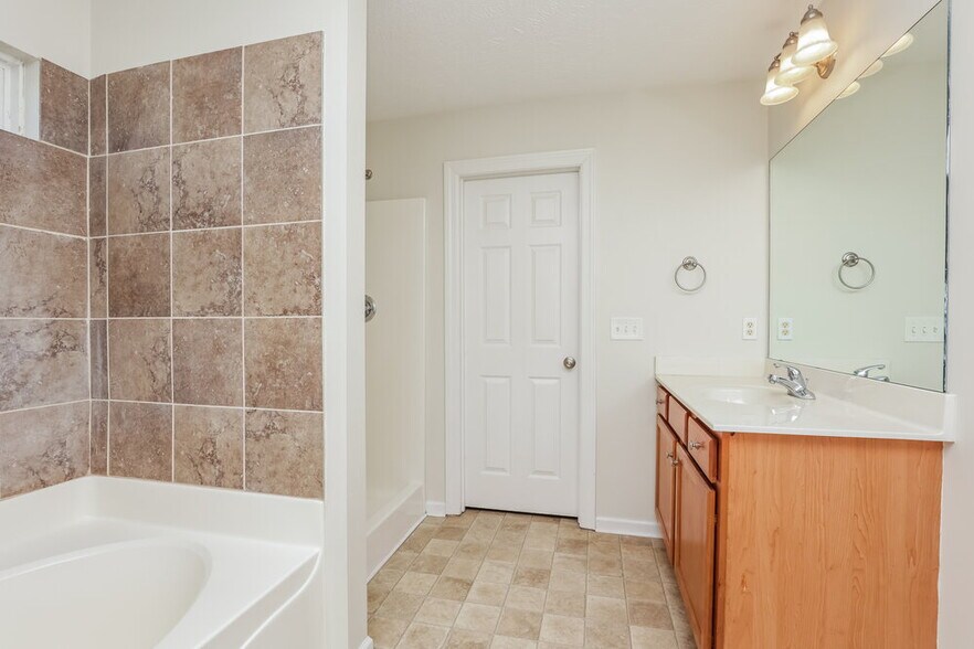 Building Photo - 1621 Antebellum Dr