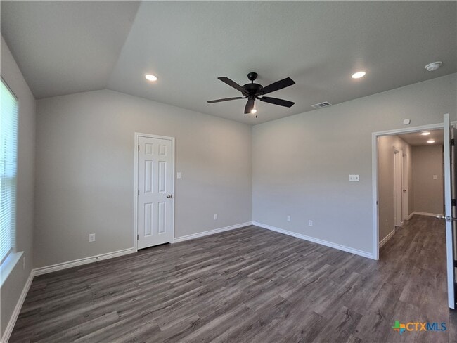 Building Photo - 523 Lost Trl