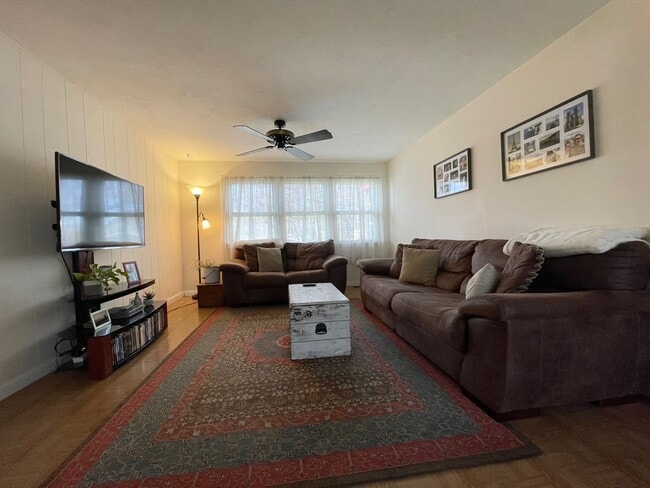 Living Room - 3392 Howlett Hill Rd