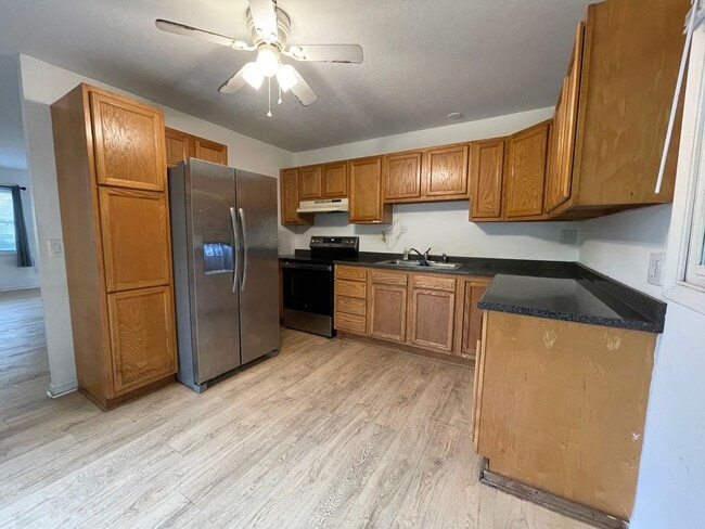 Building Photo - Three Bedroom Home in Portage