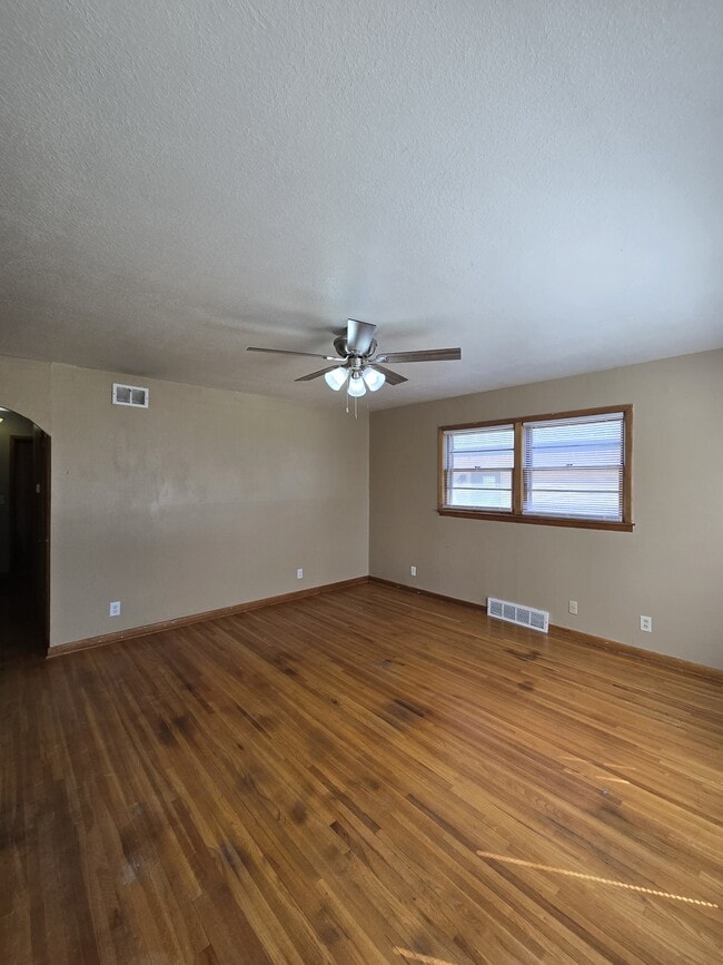 Building Photo - 902 N Colorado St