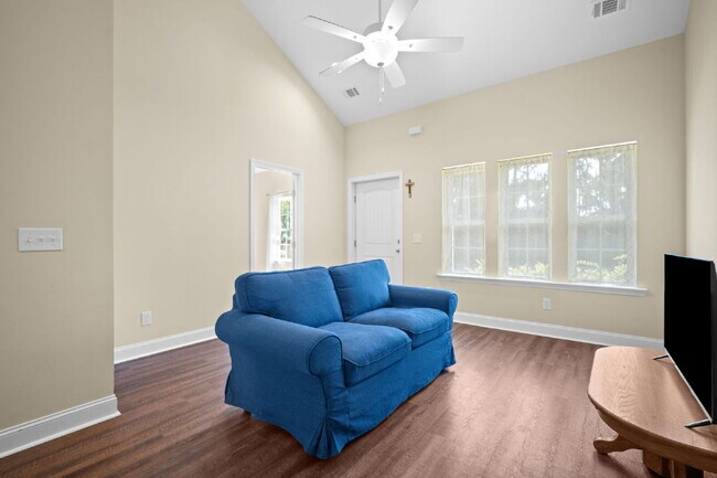 Building Photo - 3 Bedroom 2.5 Bath home in Azalea Square