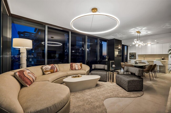 Building Photo - 700 NE 24th St