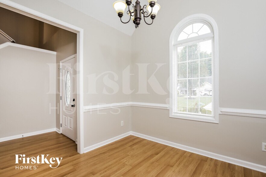 Building Photo - 2285 Glen Cove Way