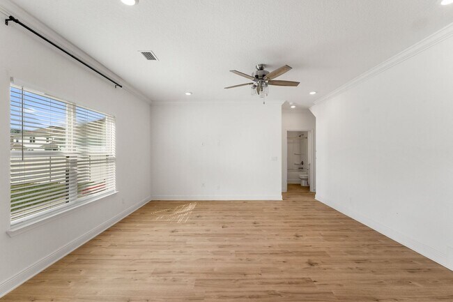 Building Photo - 115 Piper Cv