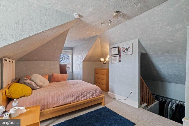 Building Photo - 233 Melrose Ave