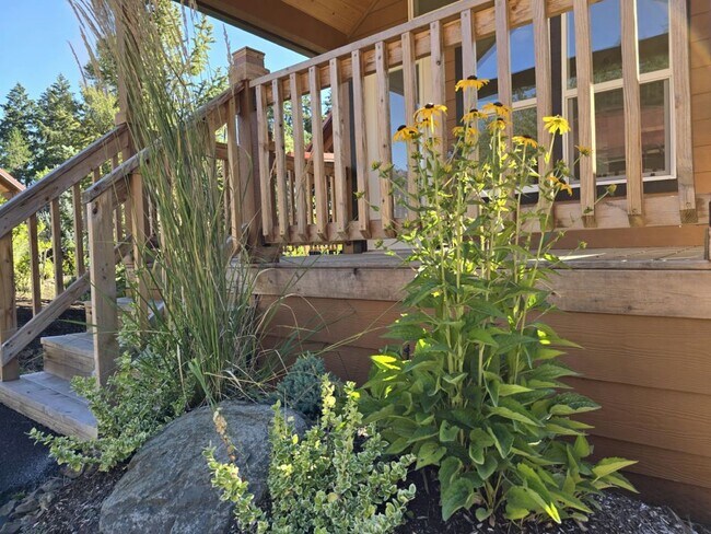 Building Photo - 8372 Enchanted Way SE