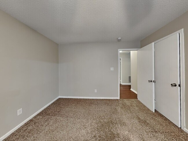 Building Photo - 1431 Lantana Dr