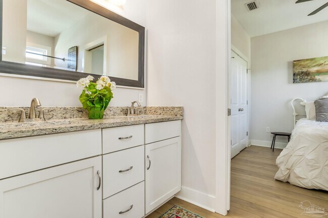 Building Photo - 606 W Intendencia St