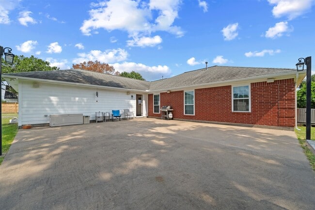 Building Photo - 18823 Cypress Church Rd