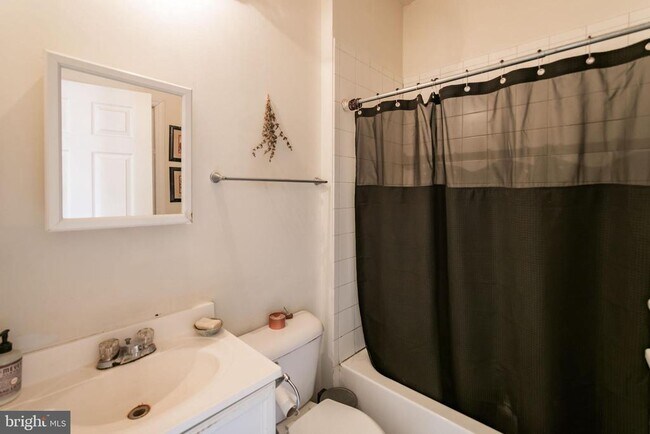 Building Photo - 4813 Walton Ave