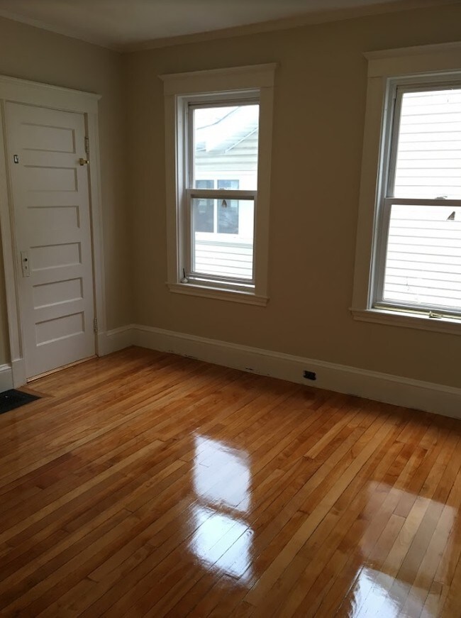 Building Photo - 295-297 Washington St. #295