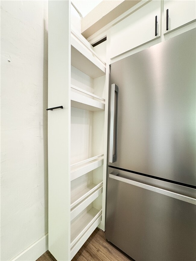 Building Photo - 1111 S Ray Ave