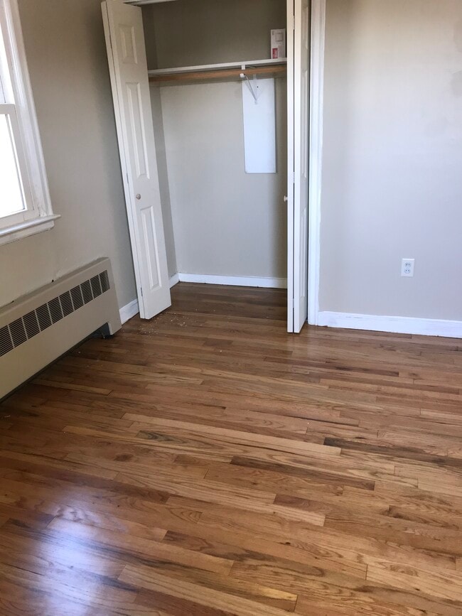 Building Photo - 102 Elaine Rd