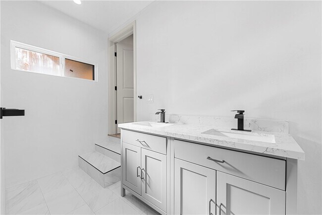 Building Photo - 13249 Kagel Canyon St