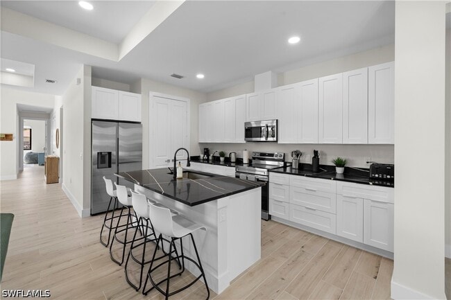 Building Photo - 2547 Storter Ave